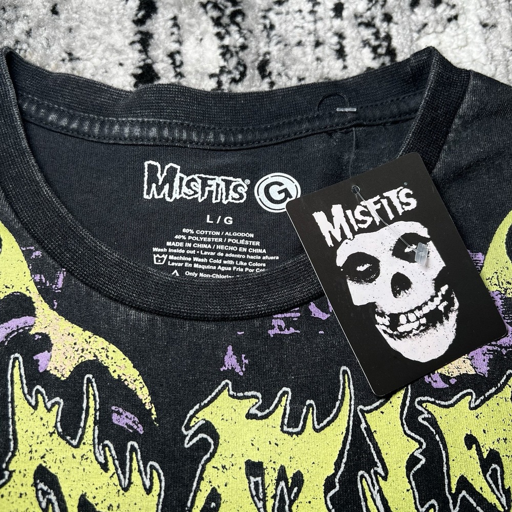 Misfits Shirt Size Large Short Sleeve Graphic Tee Cotton Skulls Tribal - Picture 5 of 6